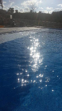 piscina a sfioro senza locale tecnico