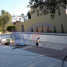Eliminiamo tubazioni e locale tecnico dalla tua vecchia piscina.