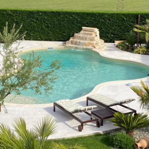 Realizzazione piscine particolari di ogni forma e dimensione, l'unico limite &egrave; la fantasia!
